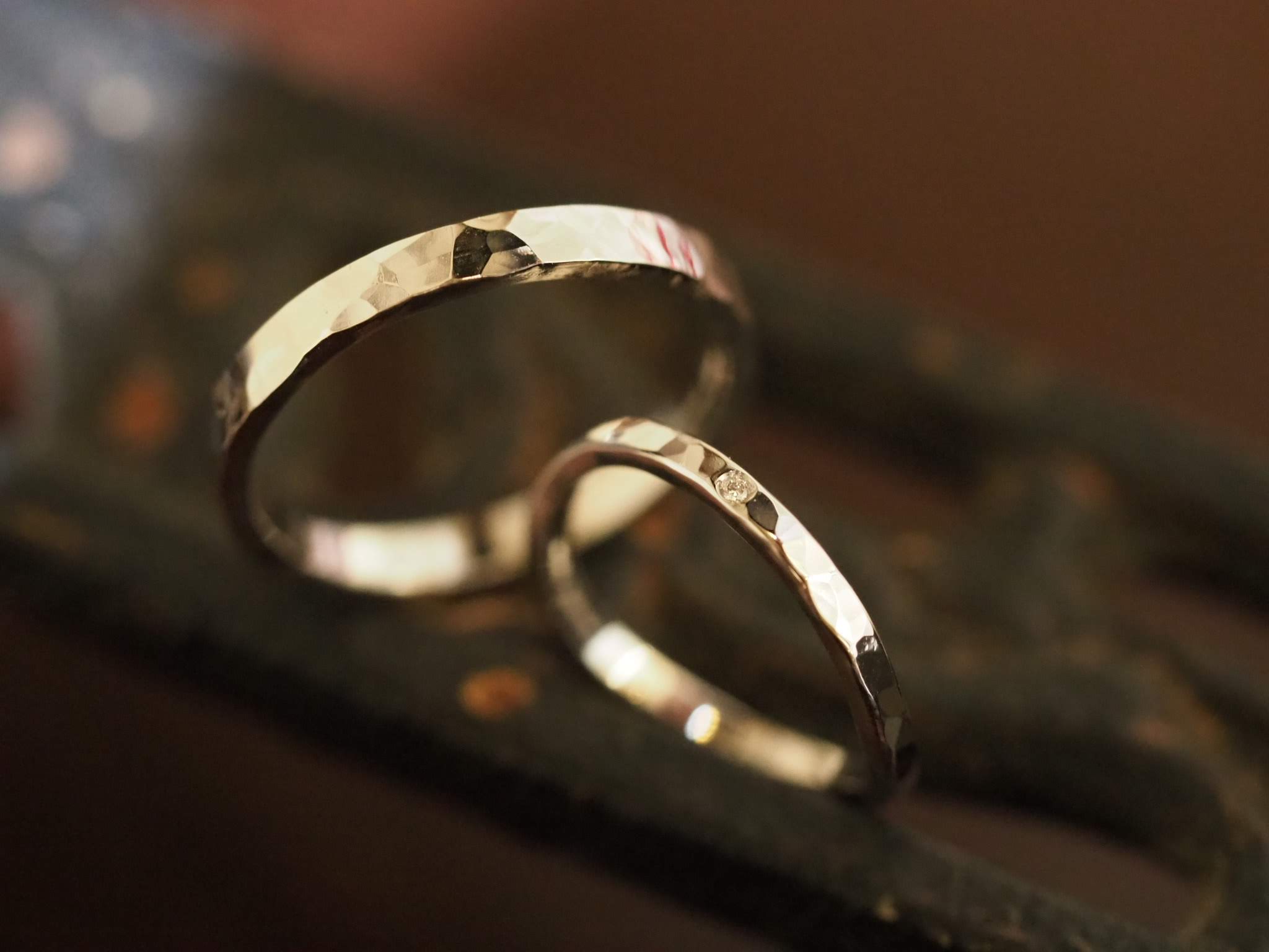 結婚指輪手作り作品 鎚目のプラチナ平打ち結婚指輪 公式 指輪工房 Kellch ケルヒ