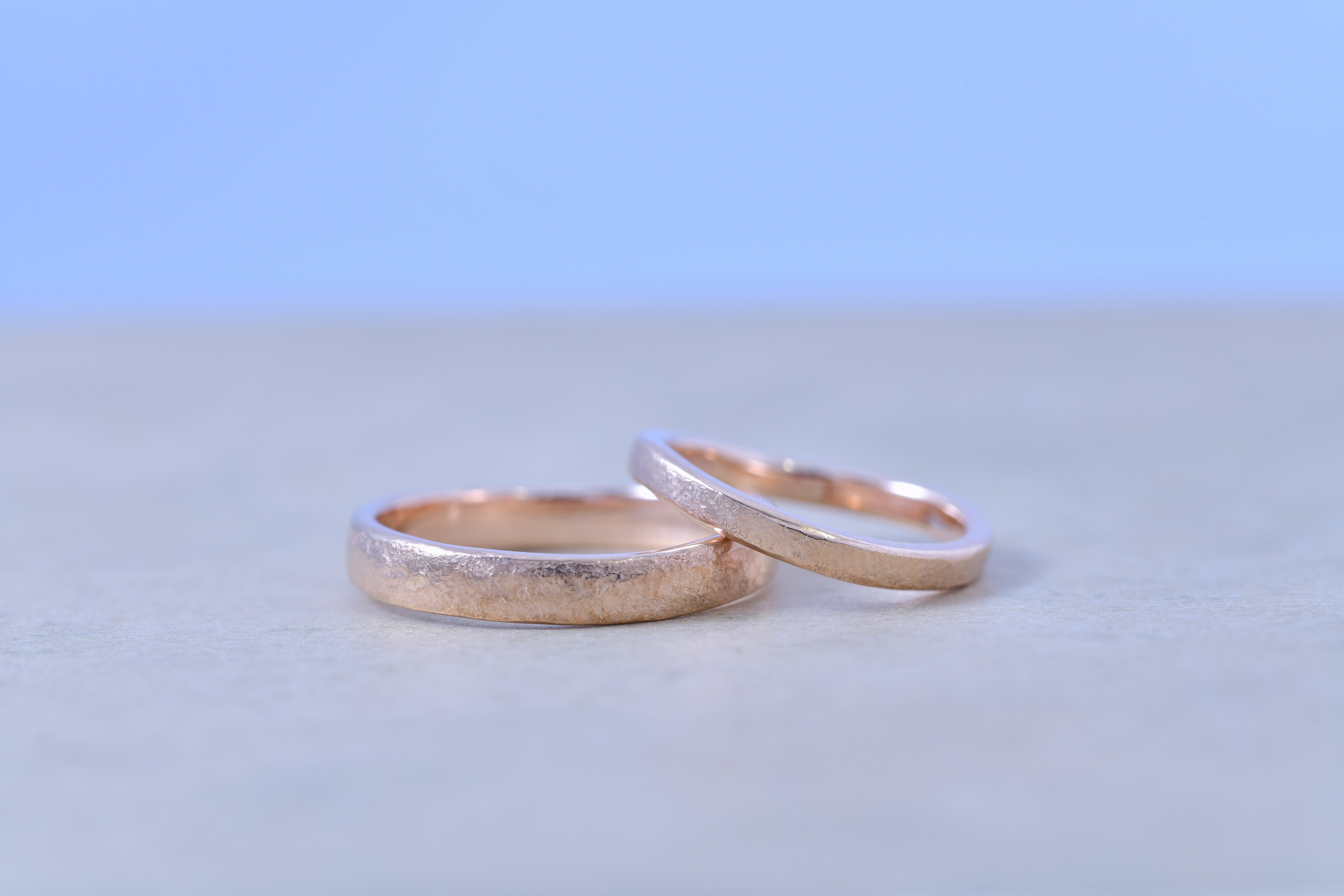 表情豊かなピンクゴールド結婚指輪 | 結婚指輪手作り作品