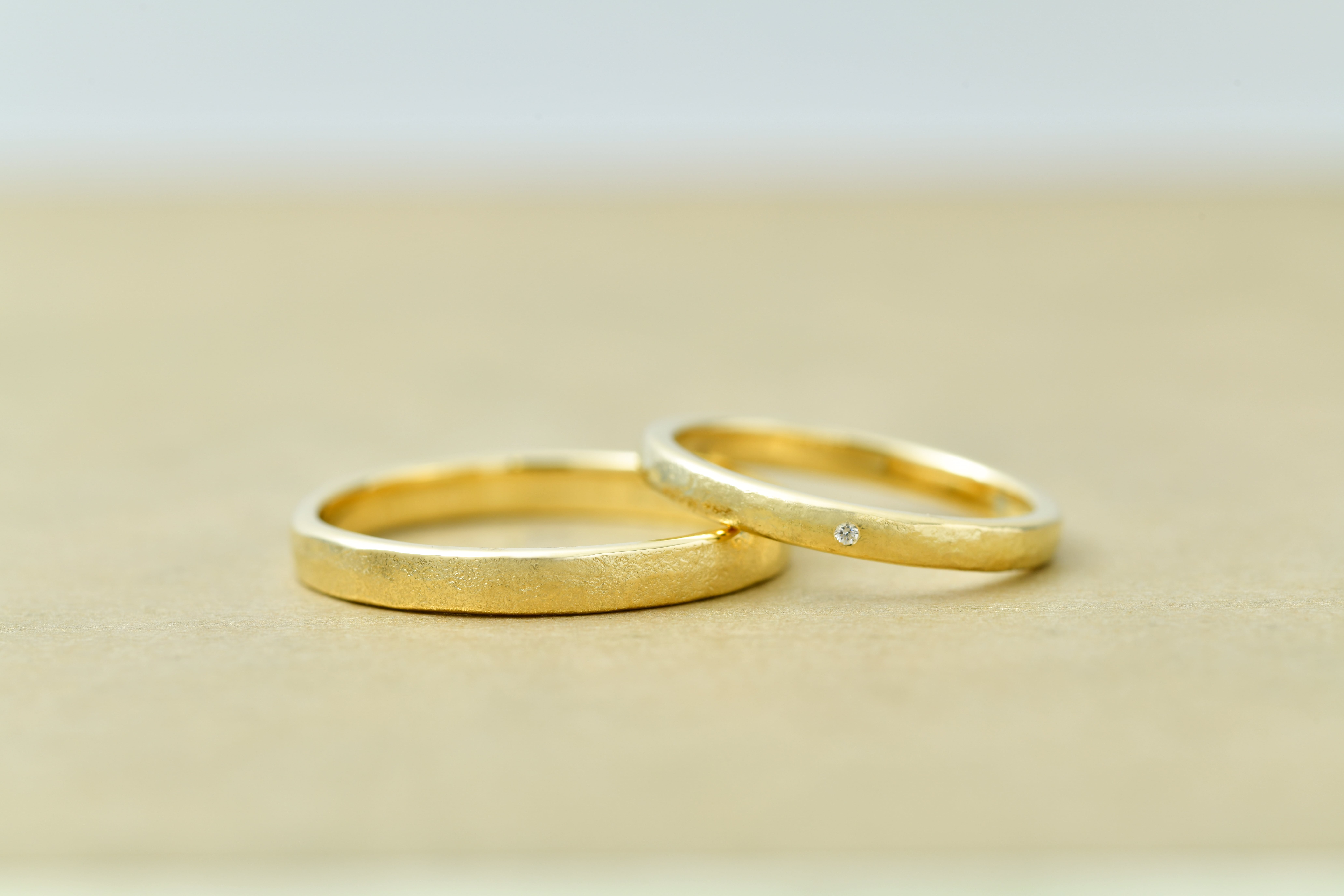 趣のあるグリーンゴールドの結婚指輪 | 結婚指輪手作り作品